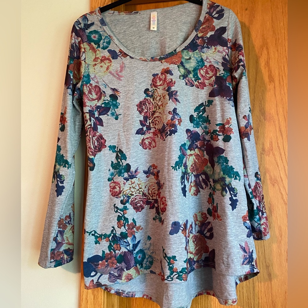 Grey floral Lularoe Lynnae long sleeve tee size medium